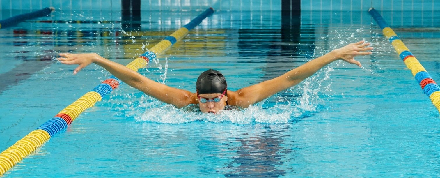 عوارض خوردن آب استخر